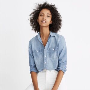 Madewell Chambray Classic Ex-Boyfriend Shirt in Mazzy Wash